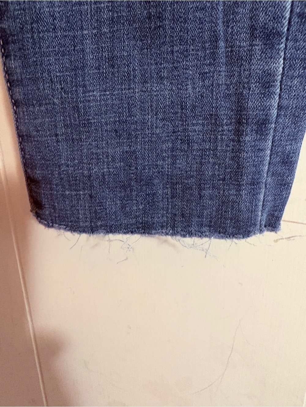 Levi’s 711 Skinny Jeans 8 Medium 29x30 Distressed Ripped New Blue Denim Women’s - Picture 6 of 9